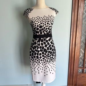 Maggy London sheath dress in off-white and black print size 4